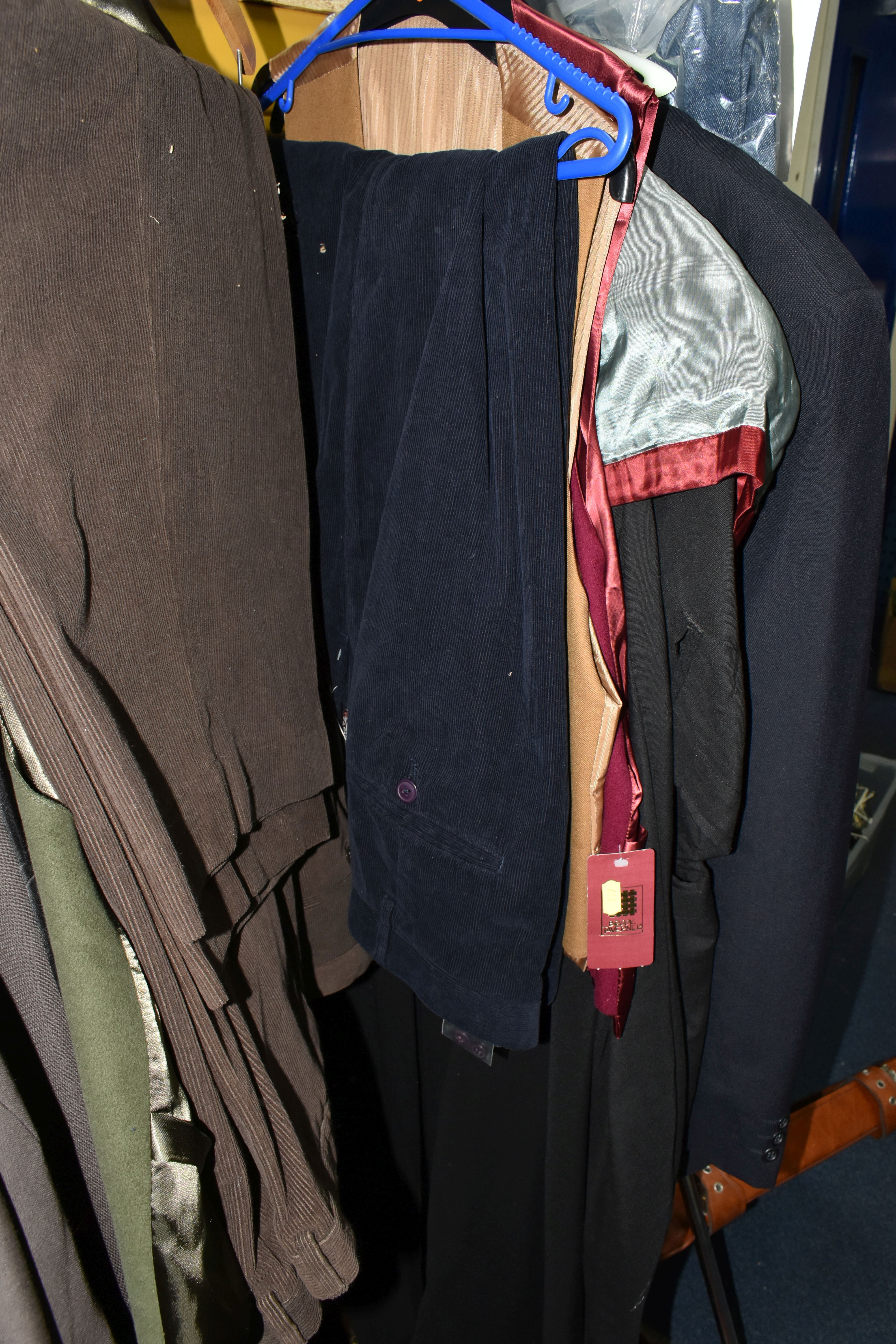 A GROUP OF GENTLEMEN'S CLOTHING AND ACCESSORIES, to include a university graduate gown navy blue - Image 6 of 14