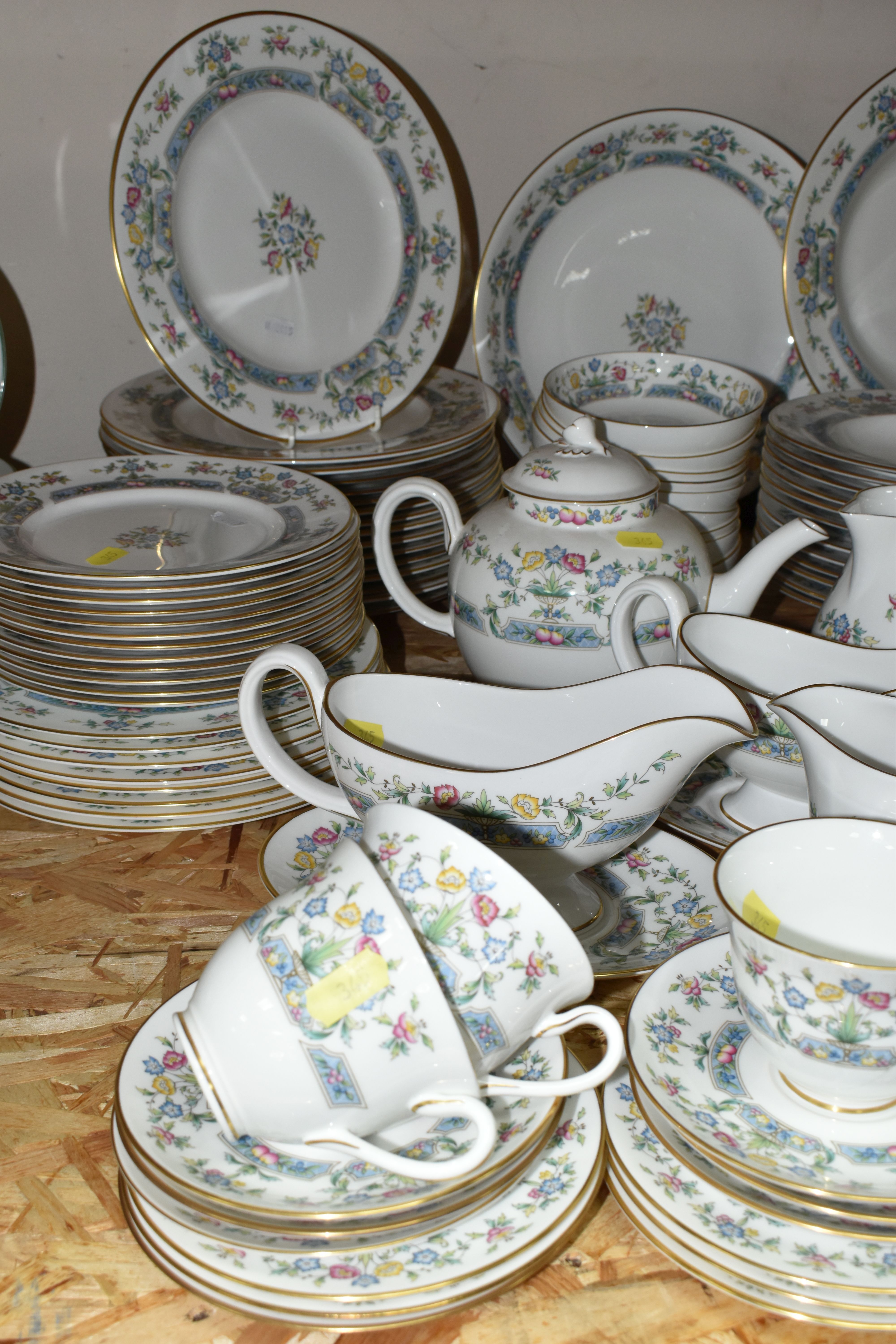 A LARGE QUANTITY OF ROYAL WORCESTER 'MAYFIELD' PATTERN DINNERWARE, comprising three covered tureens, - Image 2 of 6