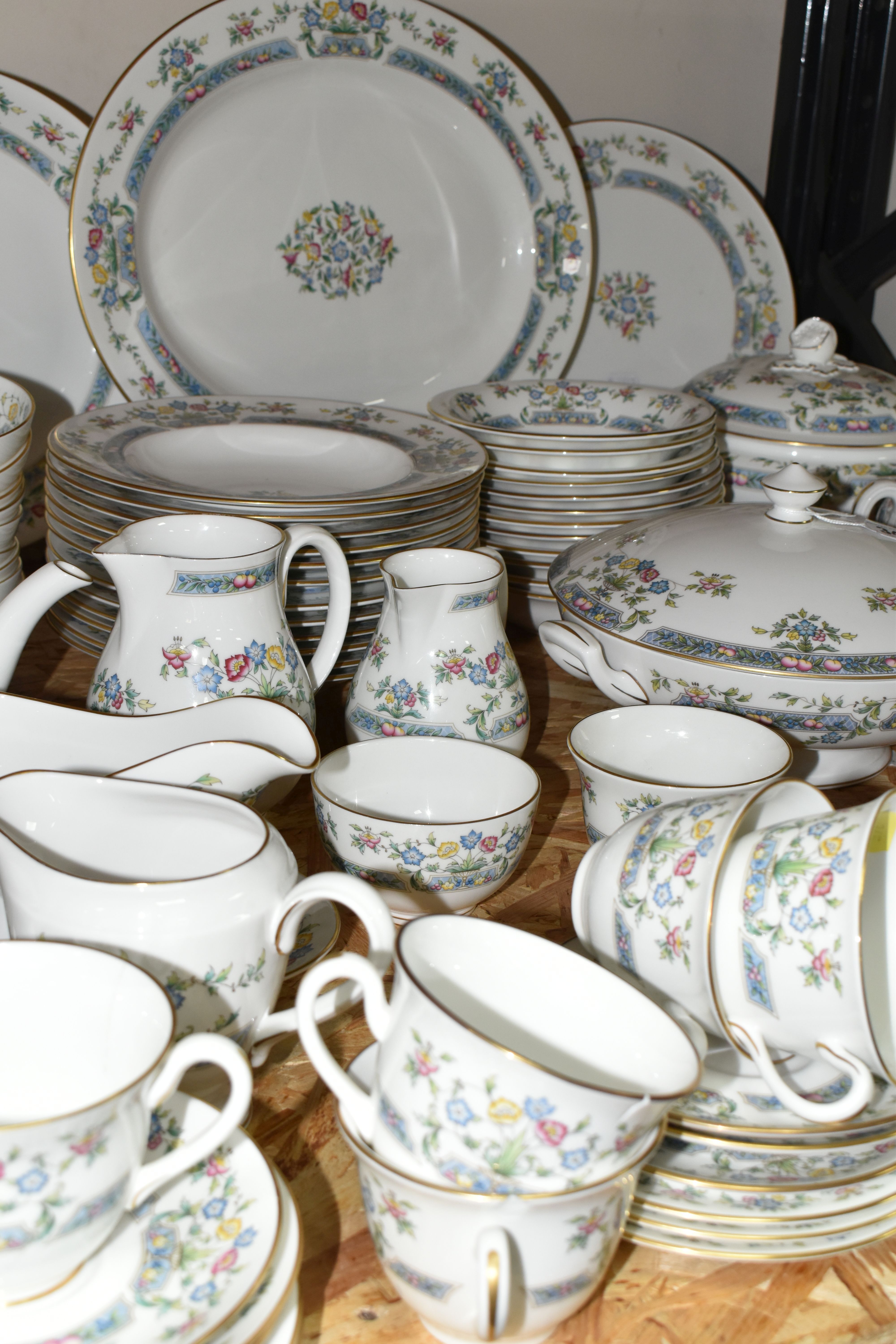 A LARGE QUANTITY OF ROYAL WORCESTER 'MAYFIELD' PATTERN DINNERWARE, comprising three covered tureens, - Image 3 of 6