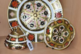 THREE PIECES OF ROYAL CROWN DERBY IMARI 1128 WARES, comprising a flower shaped Solid Gold Band