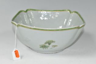 AN EARLY 19TH CENTURY CHINESE EXPORT ARMORIAL FOUR SIDED BOWL, with green and gilt bands with two
