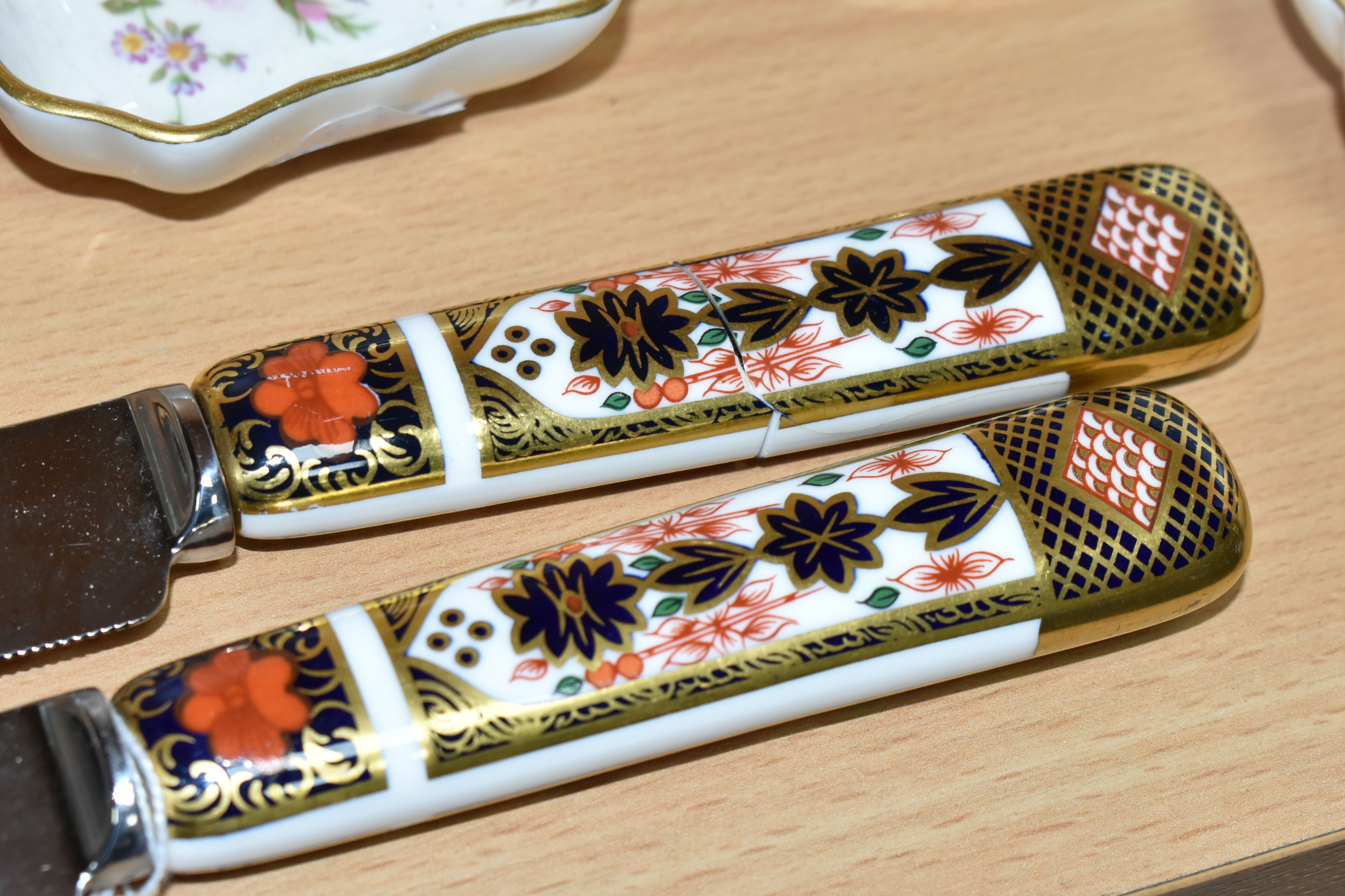 A COLLECTION OF ROYAL CROWN DERBY TEA WARES, comprising two Imari bread knives, for sale to OVER 18s - Image 9 of 10
