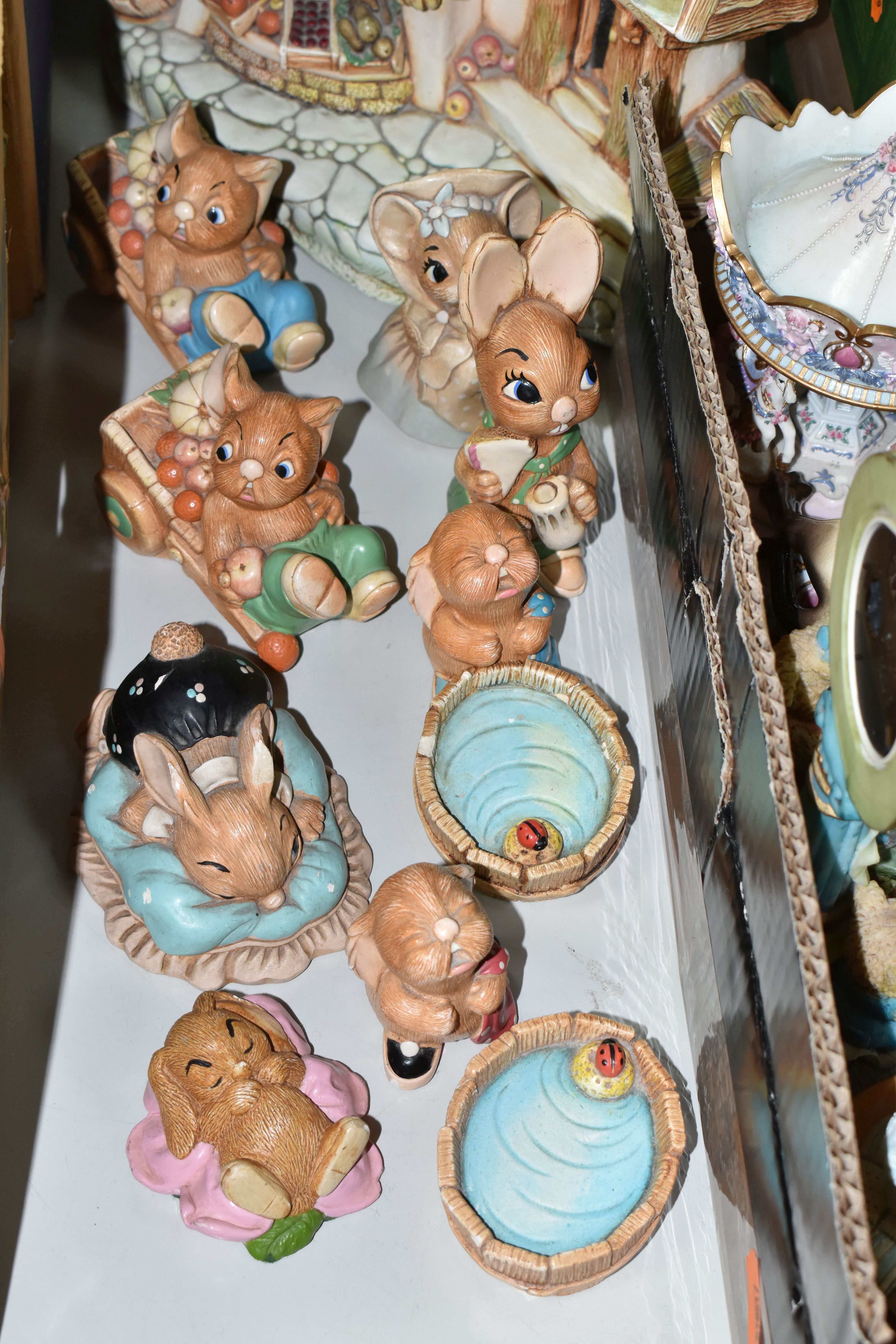 FOUR BOXES AND LOOSE CERAMICS AND GLASS, to include a Pendelfin Fruit Shop, Pendelfin rabbits: - Image 7 of 9