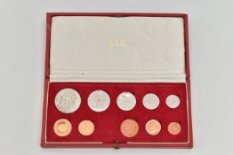 A 1971 SOUTH AFRICA MINT YEAR SET, TO INCLUDE GOLD ONE AND TWO RAND AND SILVER ONE RAND, 10 coins to