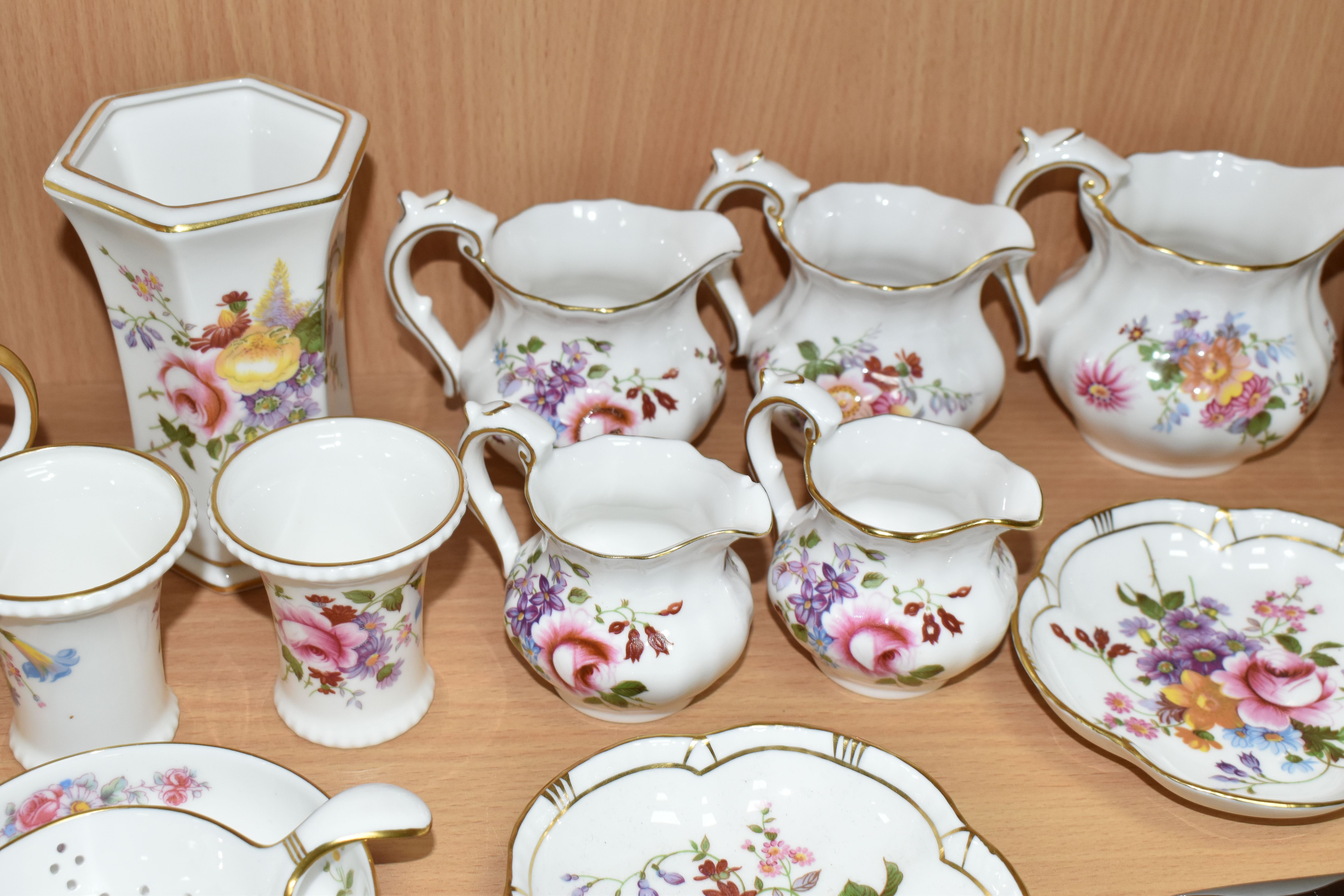 A COLLECTION OF ROYAL CROWN DERBY TEA WARES, comprising two Imari bread knives, for sale to OVER 18s - Image 4 of 10