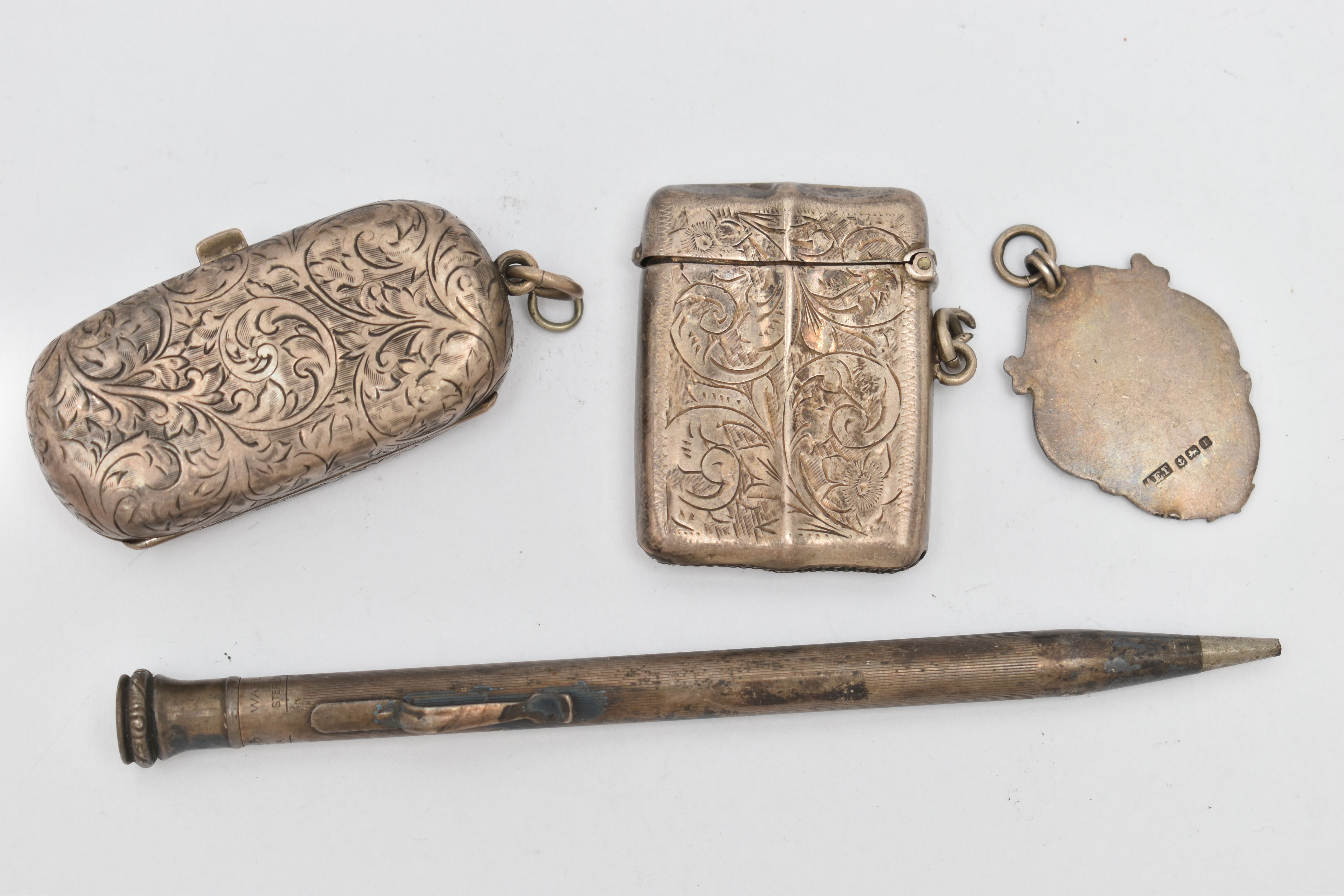 A SMALL ASSORTMENT OF SILVER ITEMS, to include a silver sovereign case, hallmarked 'Aaron Lufkin - Image 2 of 3