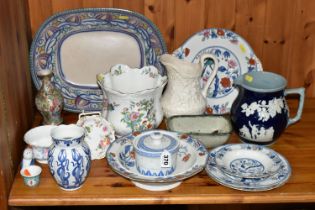 A GROUP OF CERAMICS, comprising a studio pottery dish with fish decoration (possibly Colin