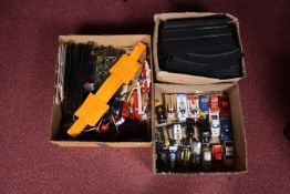 A QUANTITY OF UNBOXED AND ASSORTED SCALEXTRIC CARS, ACCESSORIES AND TRACK, not tested, cars are a