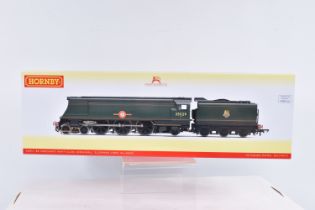 A BOXED HORNBY MODEL RAILWAYS OO GAUGE STEAM LOCOMOTIVE, Early BR Merchant Navy Class 4--6-2 (