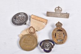 A SELECTION OF WWI RELATED BADGES, A RED CROSS MEDAL AND OTHERS, the badges include a silver war