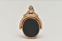 AN EARLY 20TH CENTURY SWIVEL FOB, the oval swivel fob set with a carnelian panel to one side