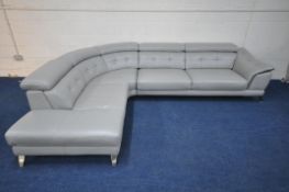 A HIGH QUALITY CLOUD GREY LEATHER UPHOLSTERED L SHAPED CORNER SOFA, with buttoned back and