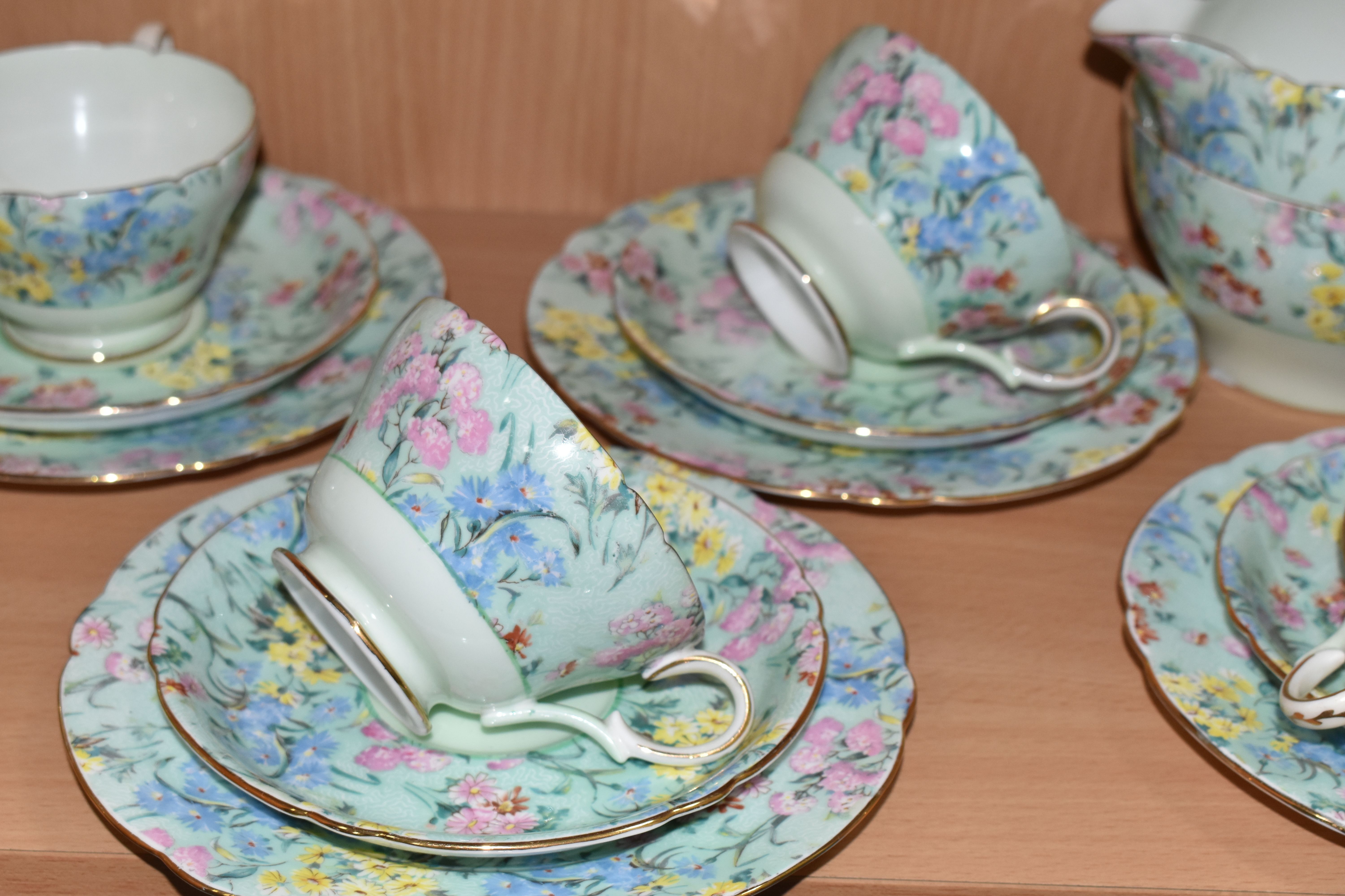 A TWENTY FIVE PIECE SHELLEY 'MELODY' TEA SET, comprising a teapot, a cake plate, a cream jug, a - Image 4 of 12