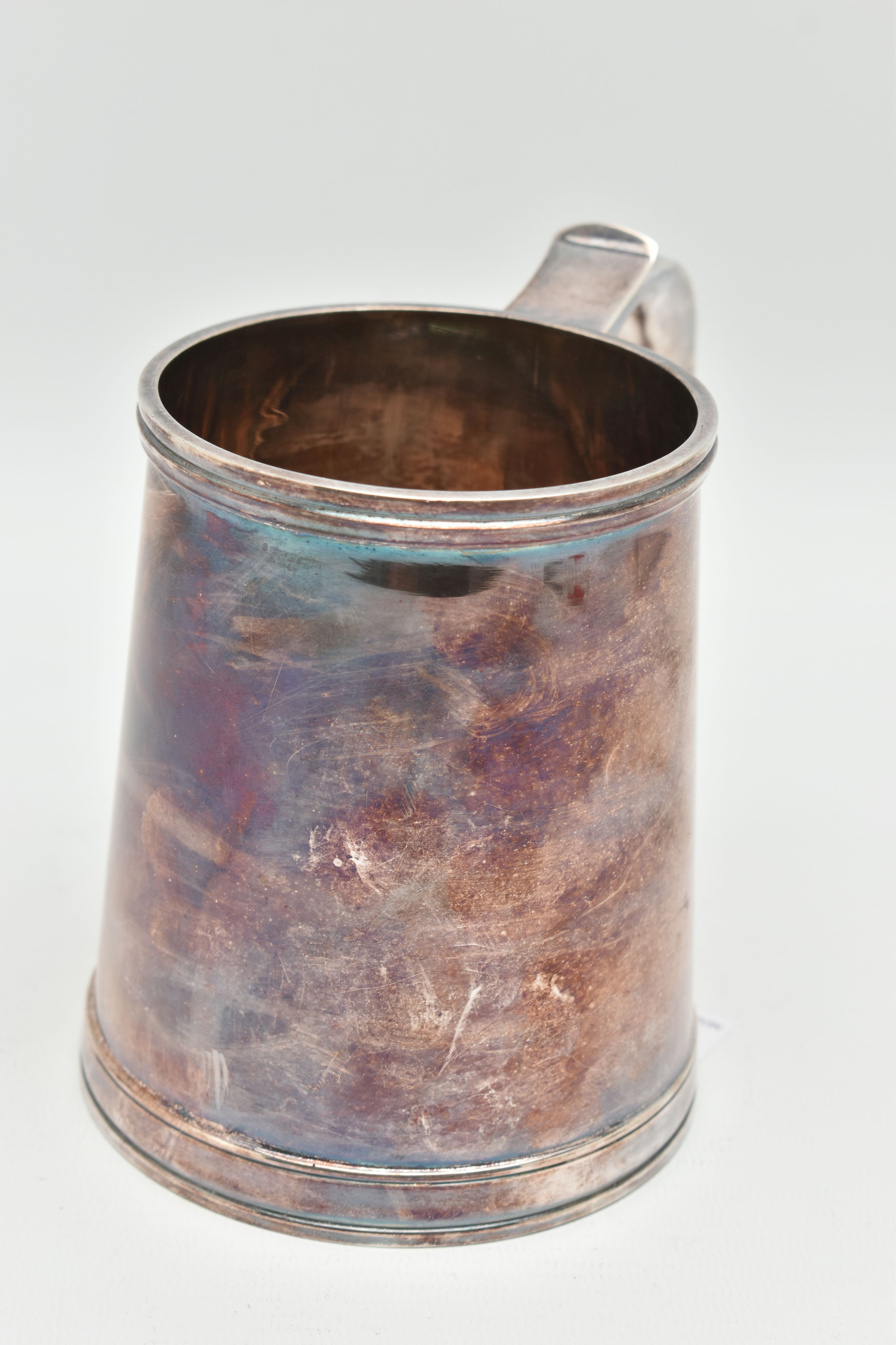 AN ELIZABETH II SILVER TANKARD OF CONICAL FORM, S scroll handle, plain surface, makers Sterling - Image 3 of 6