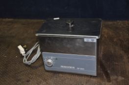 A NUSONICS GP200 ULTRASONIC CLEANER with basket width 27cm depth 16cm height 22cm (PAT pass and
