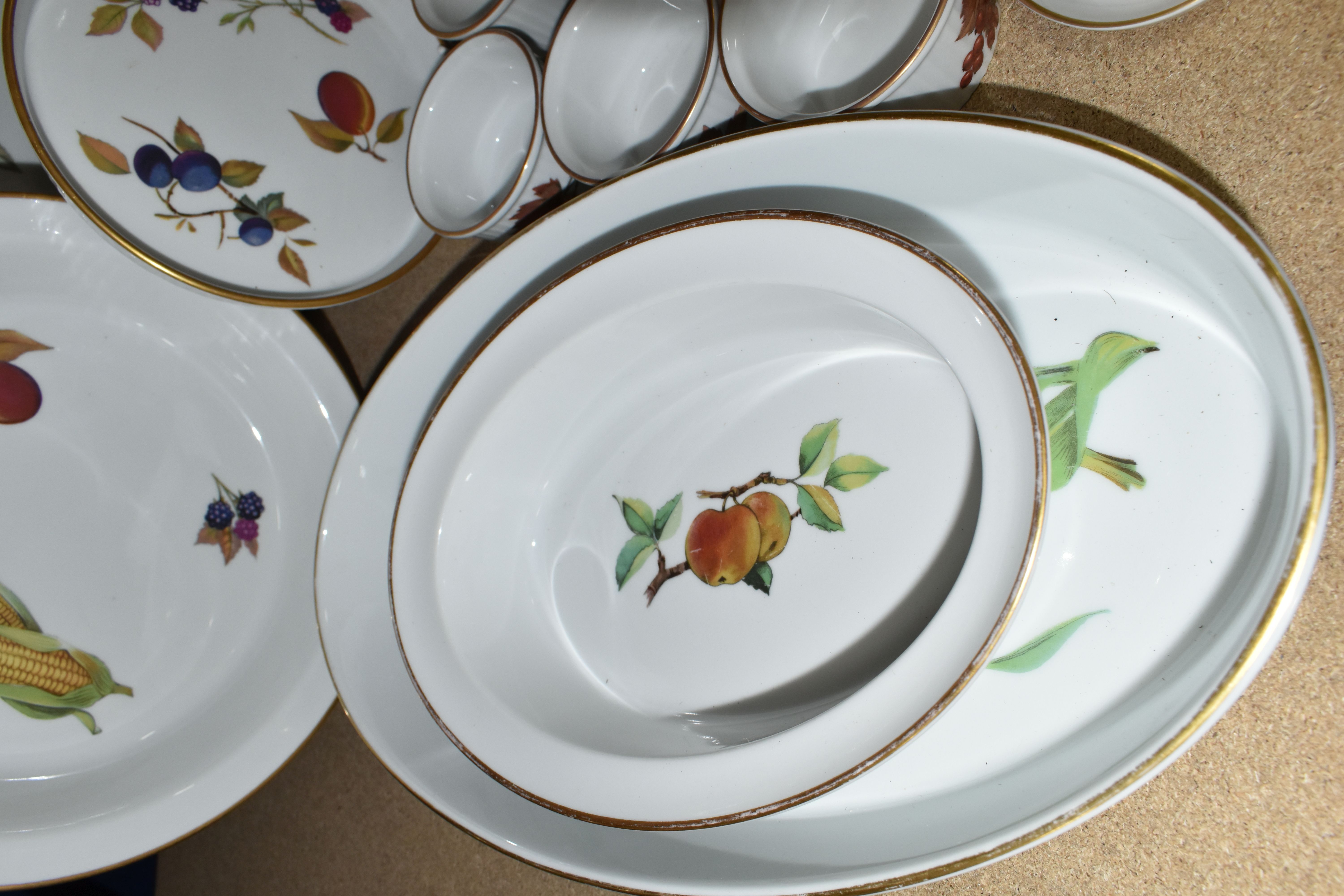 A QUANTITY OF ROYAL WORCESTER EVESHAM DINNERWARE, comprising six dinner plates, six soup dishes, two - Image 2 of 6