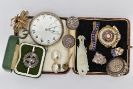 A SMALL ASSORTMENT OF ITEMS, to include a 'Past Chairman' medal from the 'Ladies circle Great