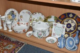 A GROUP OF NAMED CERAMICS, comprising a Caverswall Imari design cabinet plate, a Royal Crown