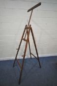 A LARGE 20TH CENTURY PINE A FRAME ARTIST EASEL, with adjustable height and two picture pegs, maximum