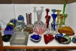 A GROUP OF DECORATIVE GLASS WARES, to include a G. Durand French clear and burgundy vase, a
