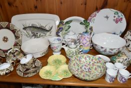 A COLLECTION OF CERAMICS, to include a Villeroy & Boch meat plate and fruit bowl decorated with