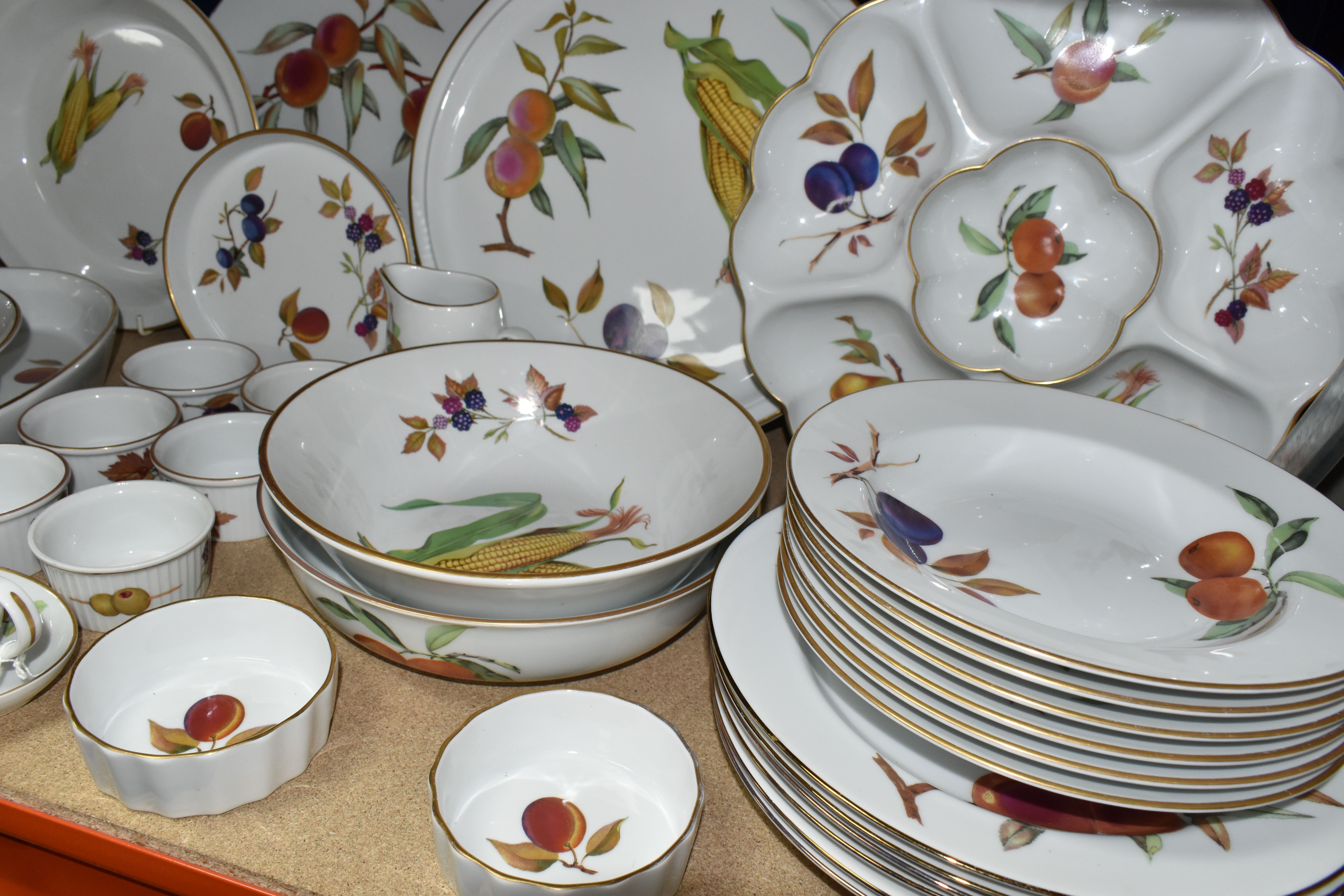 A QUANTITY OF ROYAL WORCESTER EVESHAM DINNERWARE, comprising six dinner plates, six soup dishes, two - Image 4 of 6