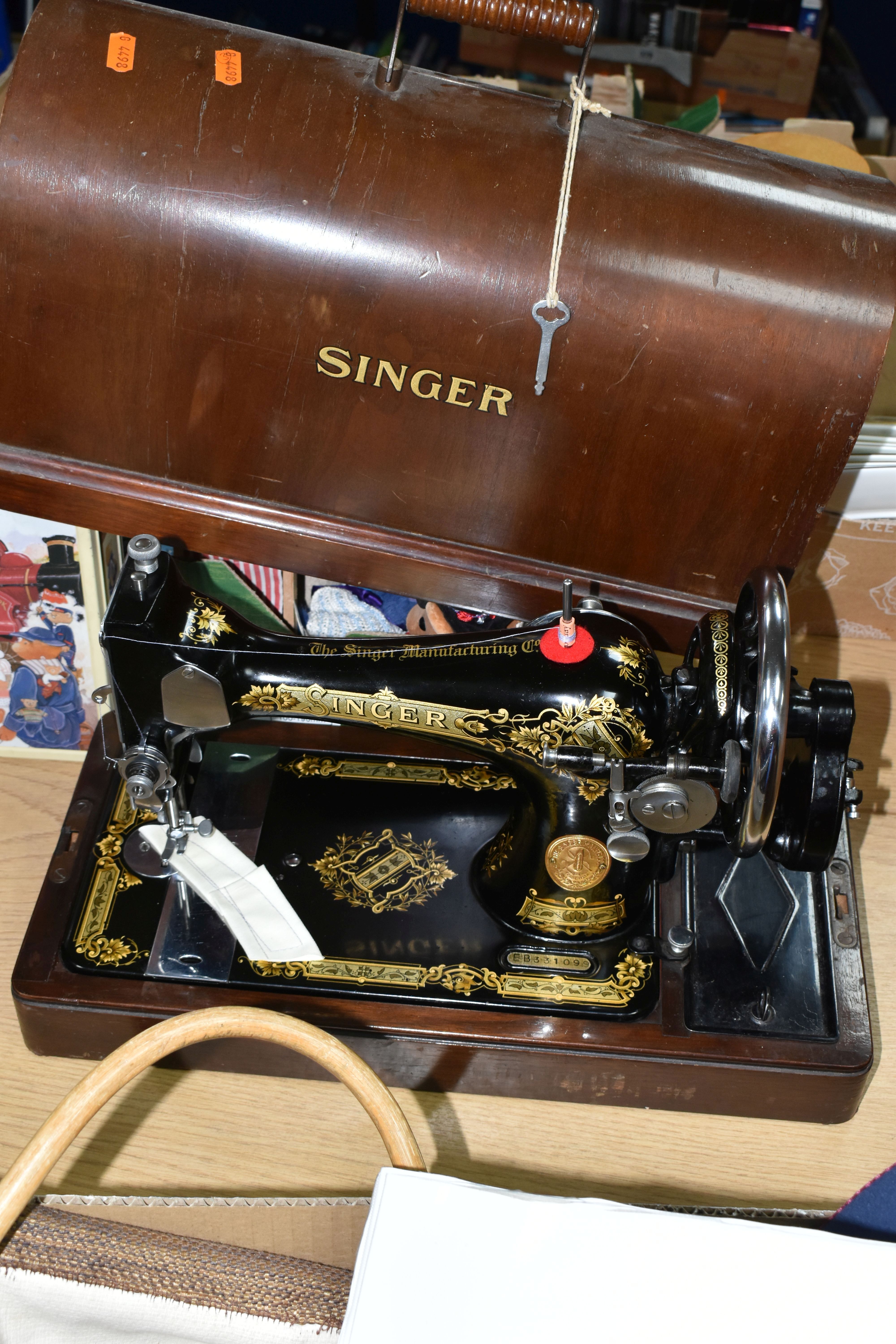 A BOX AND LOOSE SEWING MACHINE AND LACE MAKING EQUIPMENT, to include a wooden cased Singer sewing - Image 6 of 7