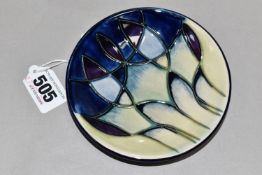 A MOORCROFT POTTERY PIN DISH DECORATED IN THE INDIGO PATTERN, circa 1999, painted and impressed