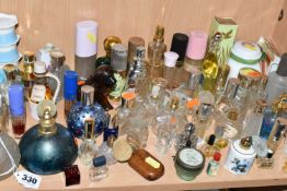 A COLLECTION OF VINTAGE PERFUME AND SCENT BOTTLES, comprising a Royal Brierley iridescent blue glass