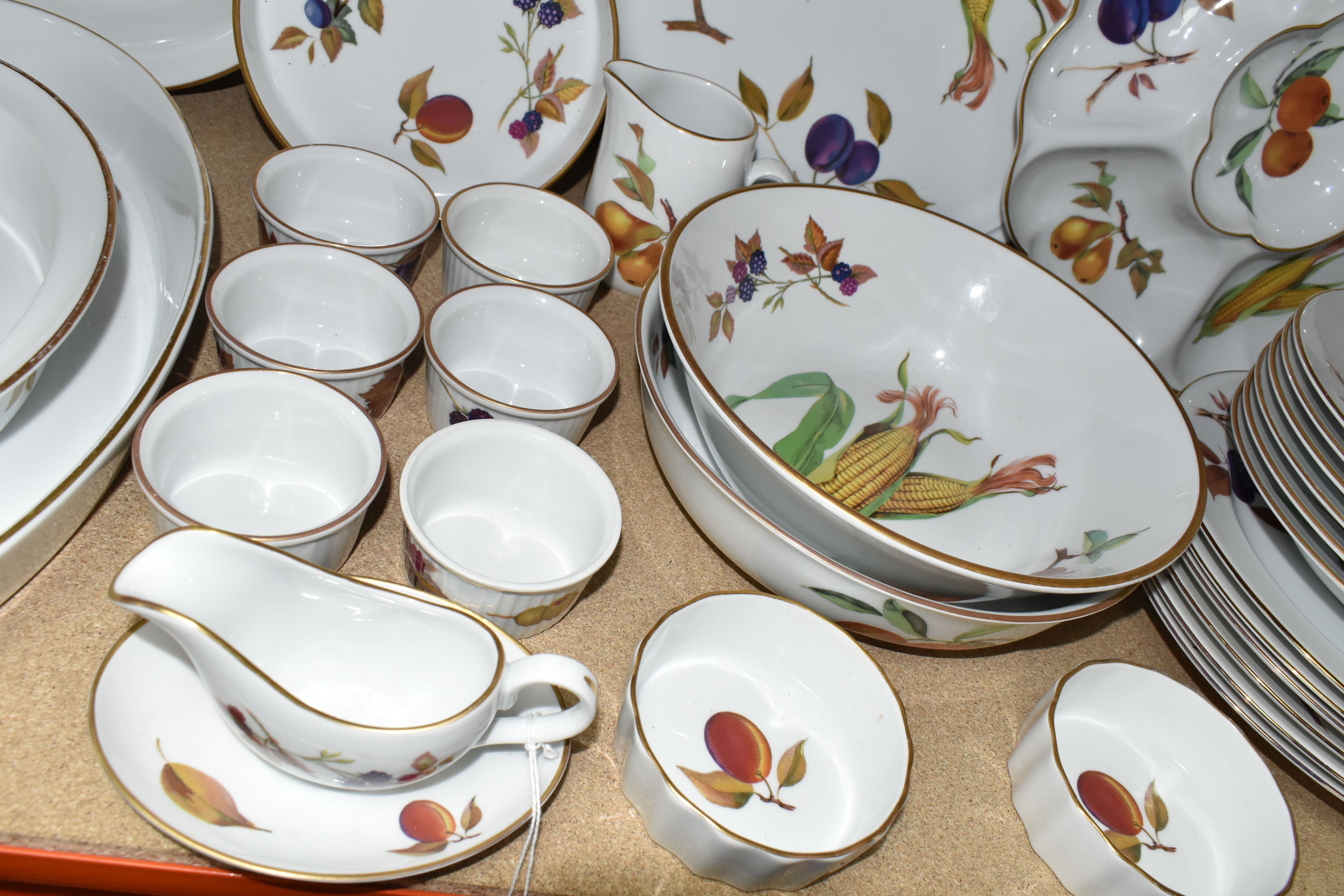 A QUANTITY OF ROYAL WORCESTER EVESHAM DINNERWARE, comprising six dinner plates, six soup dishes, two - Image 3 of 6
