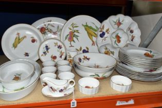A QUANTITY OF ROYAL WORCESTER EVESHAM DINNERWARE, comprising six dinner plates, six soup dishes, two