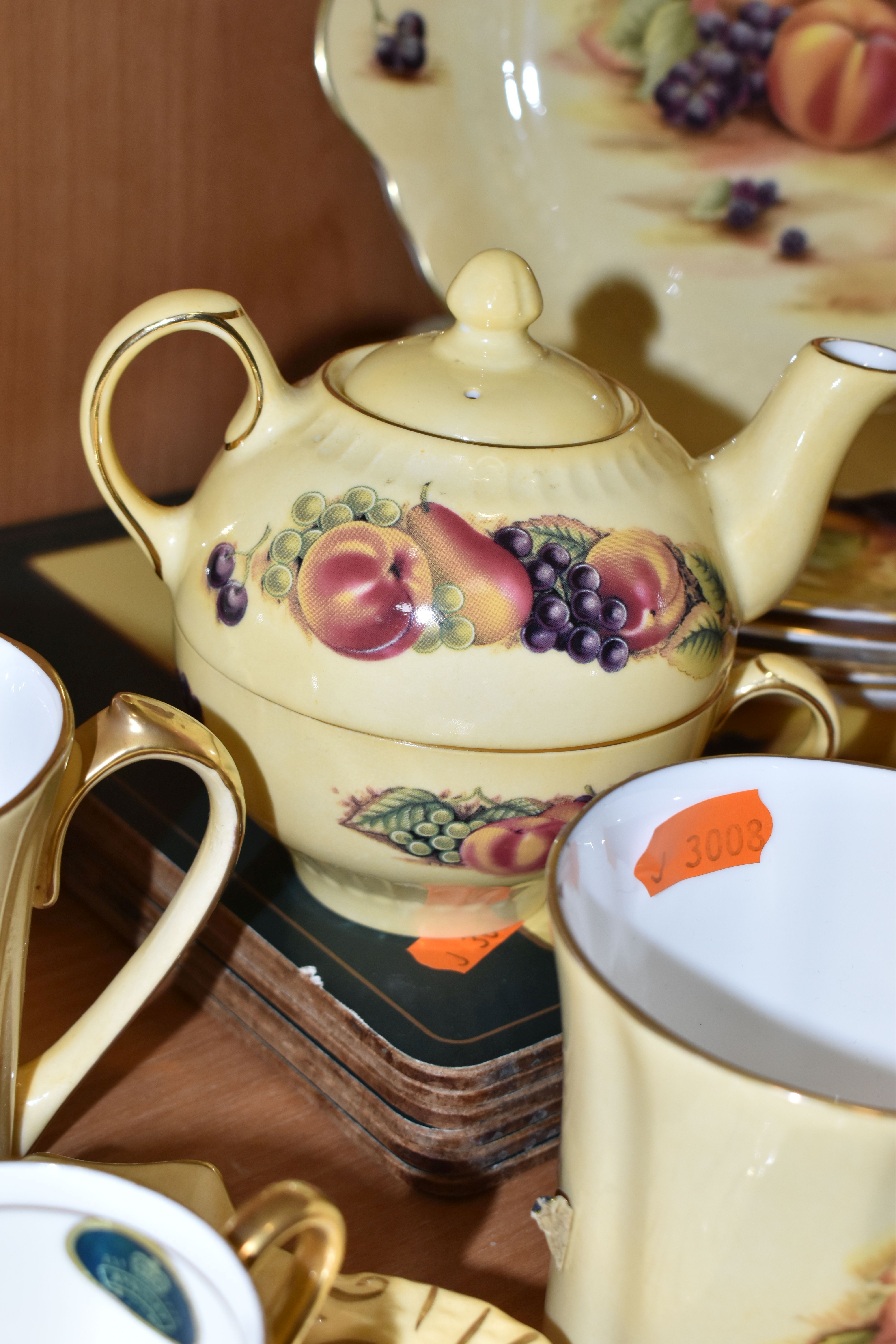 THIRTY EIGHT PIECES OF AYNSLEY ORCHARD GOLD TEA AND DINNER WARES, to include a tea for one teapot, - Image 8 of 11
