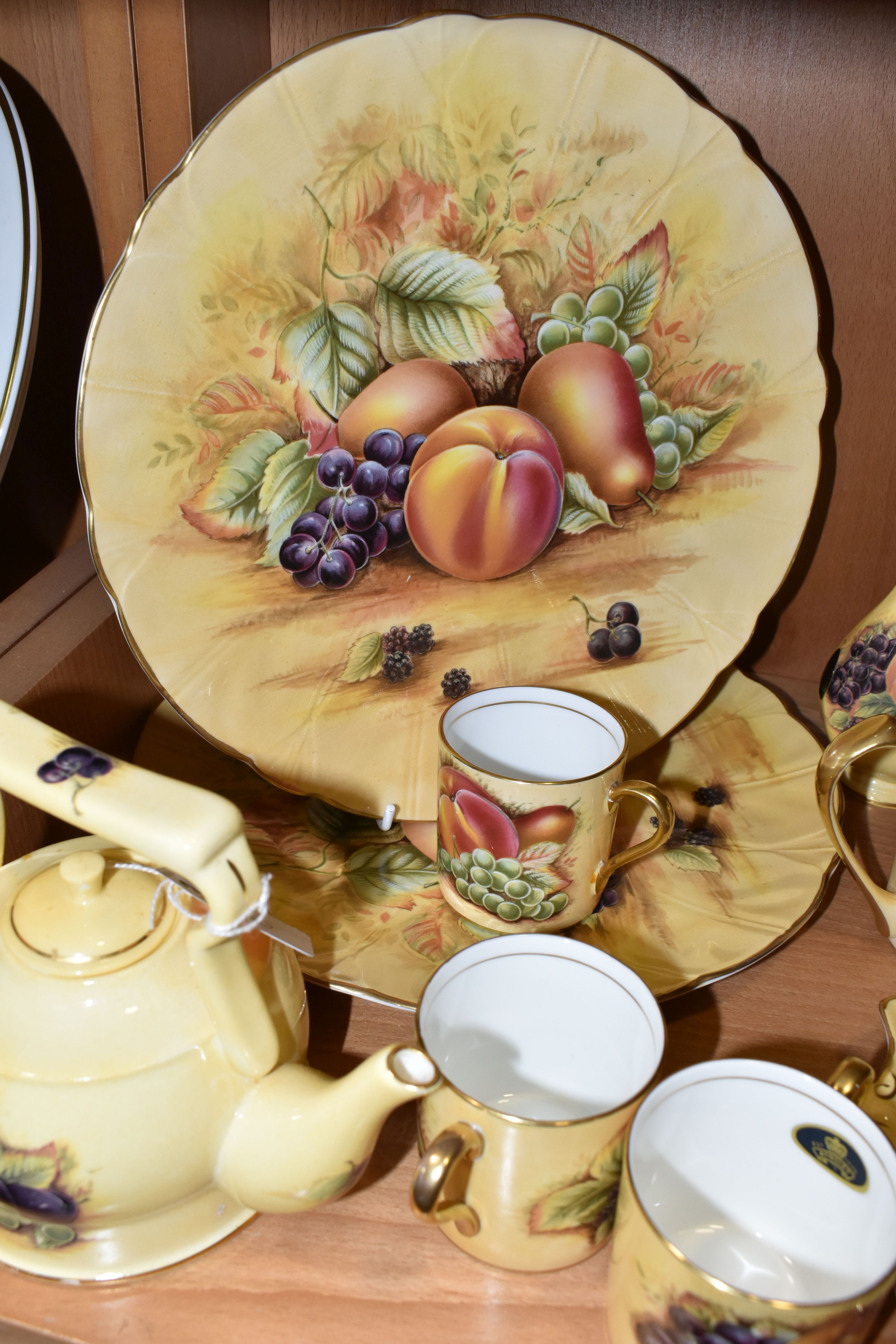 THIRTY EIGHT PIECES OF AYNSLEY ORCHARD GOLD TEA AND DINNER WARES, to include a tea for one teapot, - Image 3 of 11