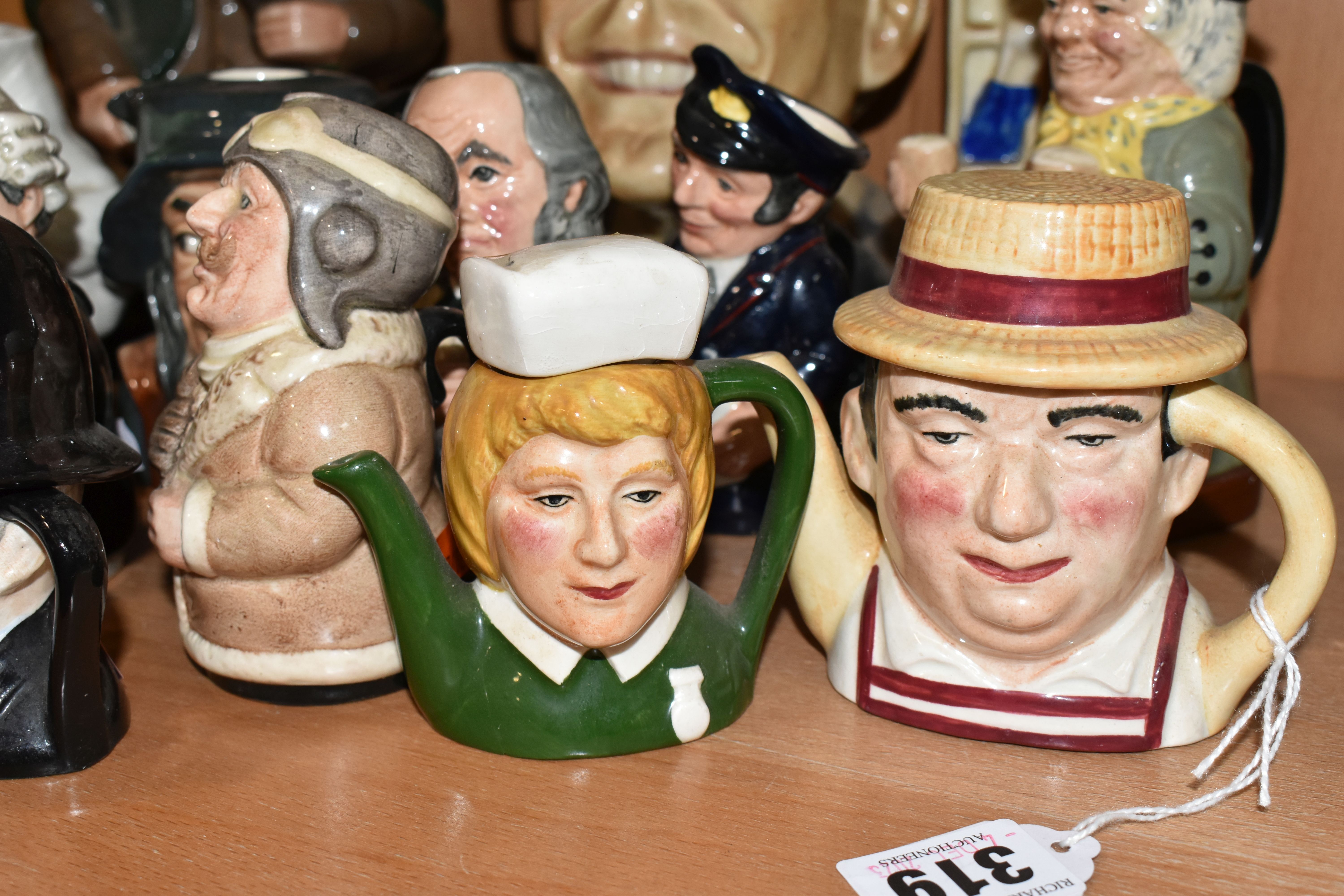 A COLLECTION OF SMALL NOVELTY TEAPOTS, CHARACTER AND TOBY JUGS, fourteen pieces to include Royal - Image 4 of 7