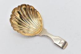 AN EARLY 19TH CENTURY SILVER CADDY SPOON, with shell design gilt bowl, with leopard head engraved to