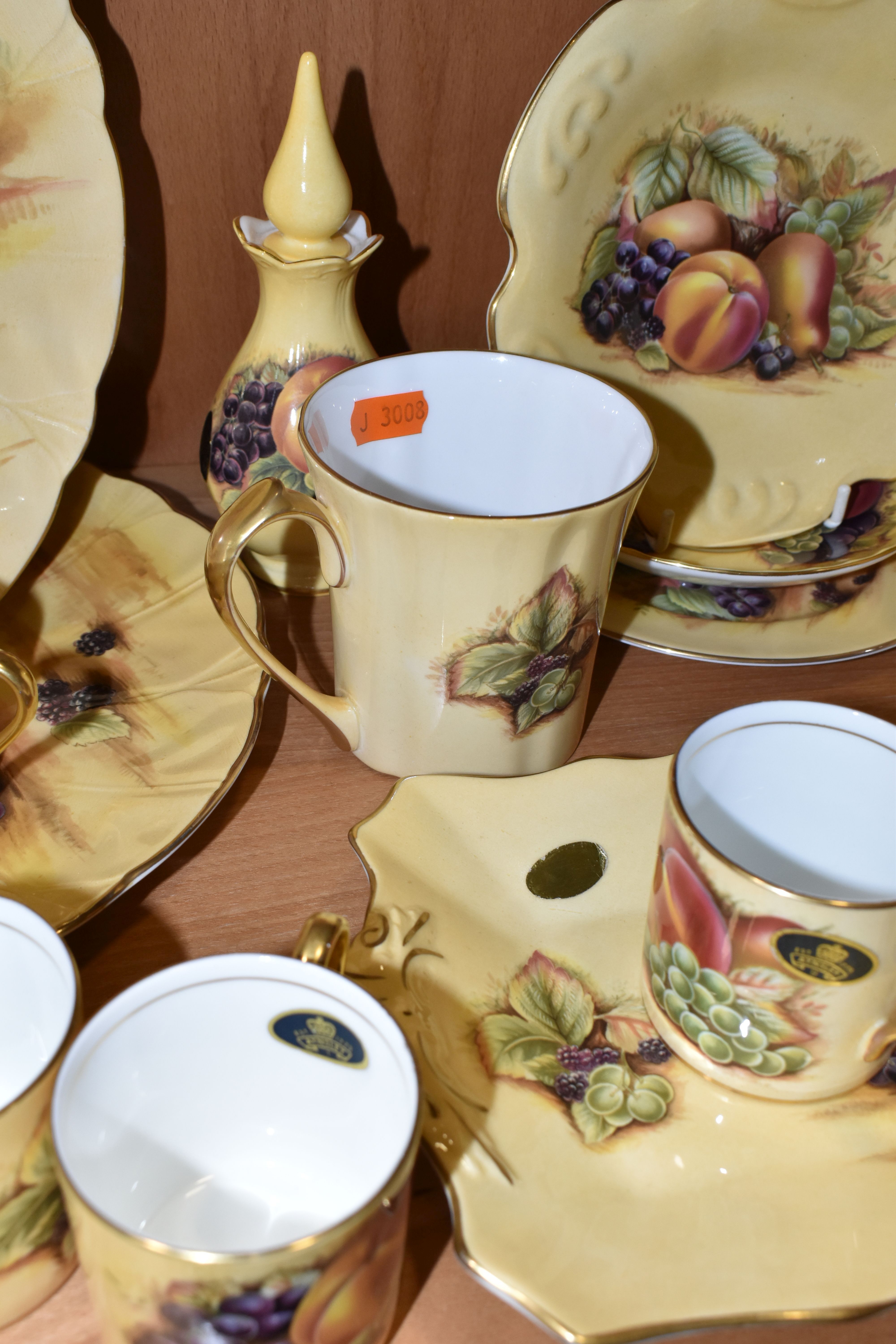THIRTY EIGHT PIECES OF AYNSLEY ORCHARD GOLD TEA AND DINNER WARES, to include a tea for one teapot, - Image 4 of 11