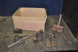 BOX CONTAINING VINTAGE PLANES AND SPOKESHAVES including two Record No 51, a No0151, a No 071 1/2