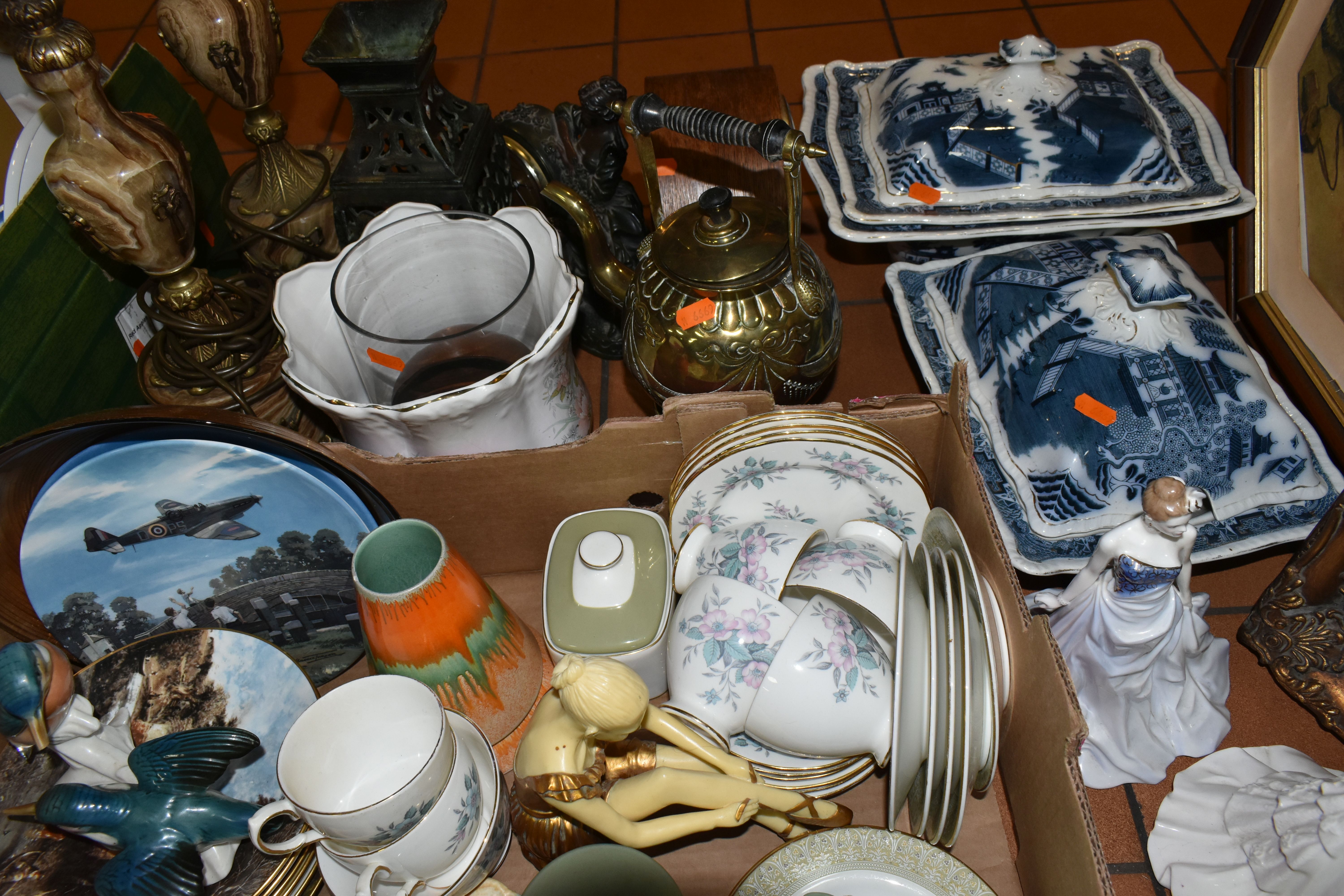 THREE BOXES OF CERAMICS AND SUNDRIES, to include a pair of marble and gilt metal table lamps, height - Image 6 of 15
