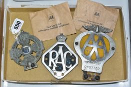 THREE VINTAGE CAR BADGES AND TWO AA ENVELOPES CONTAINING EMERGENCY ROADSIDE KEYS, the car badges,