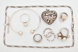 A SELECTION OF SILVER AND WHITE METAL JEWELLERY, to include six rings, a heart pendant, a torque
