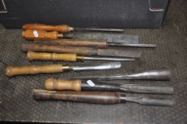 A COLLECTION OF TEN VINTAGE WOOD TURNING CHISELS including gouges (10)