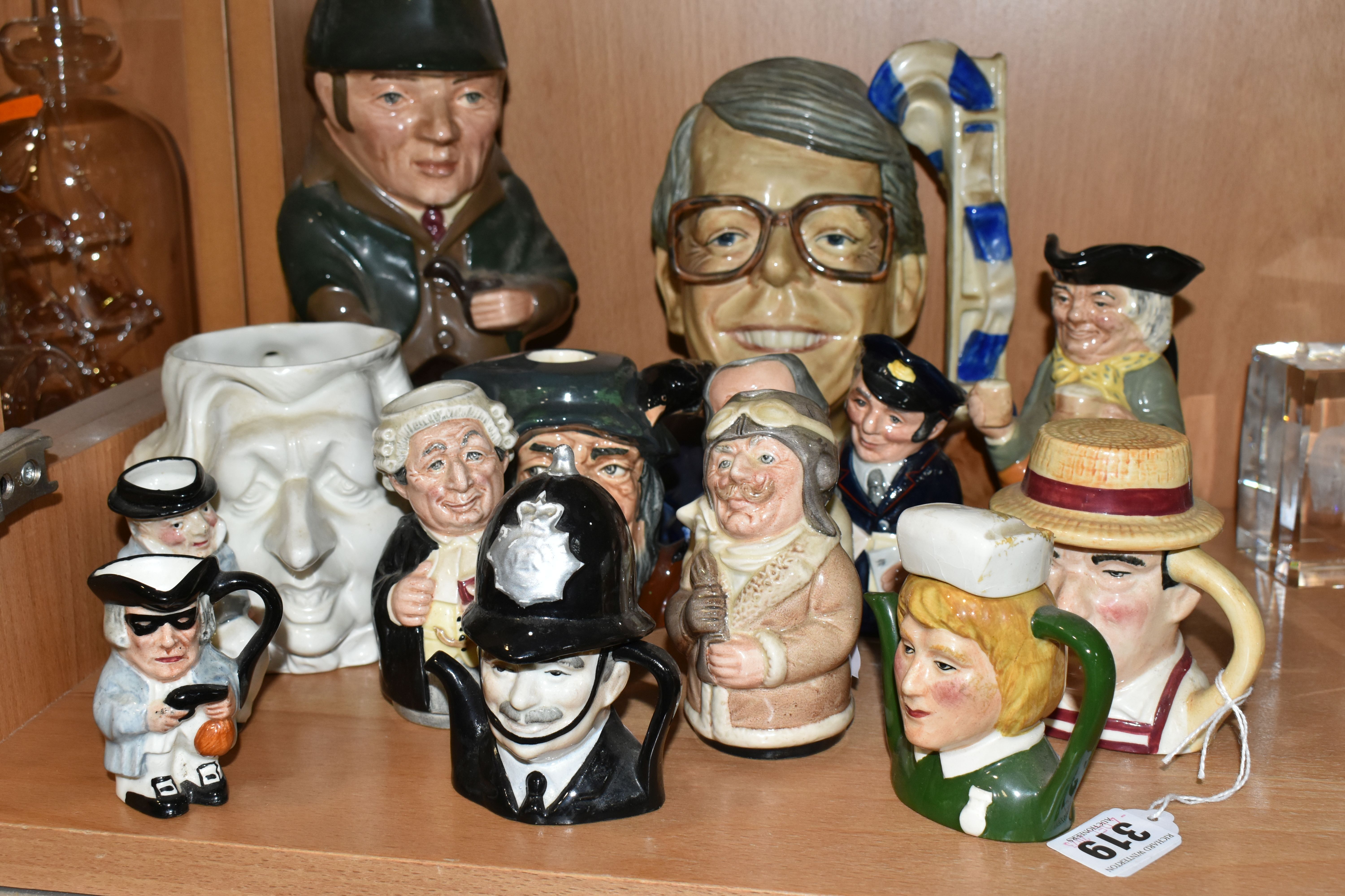 A COLLECTION OF SMALL NOVELTY TEAPOTS, CHARACTER AND TOBY JUGS, fourteen pieces to include Royal