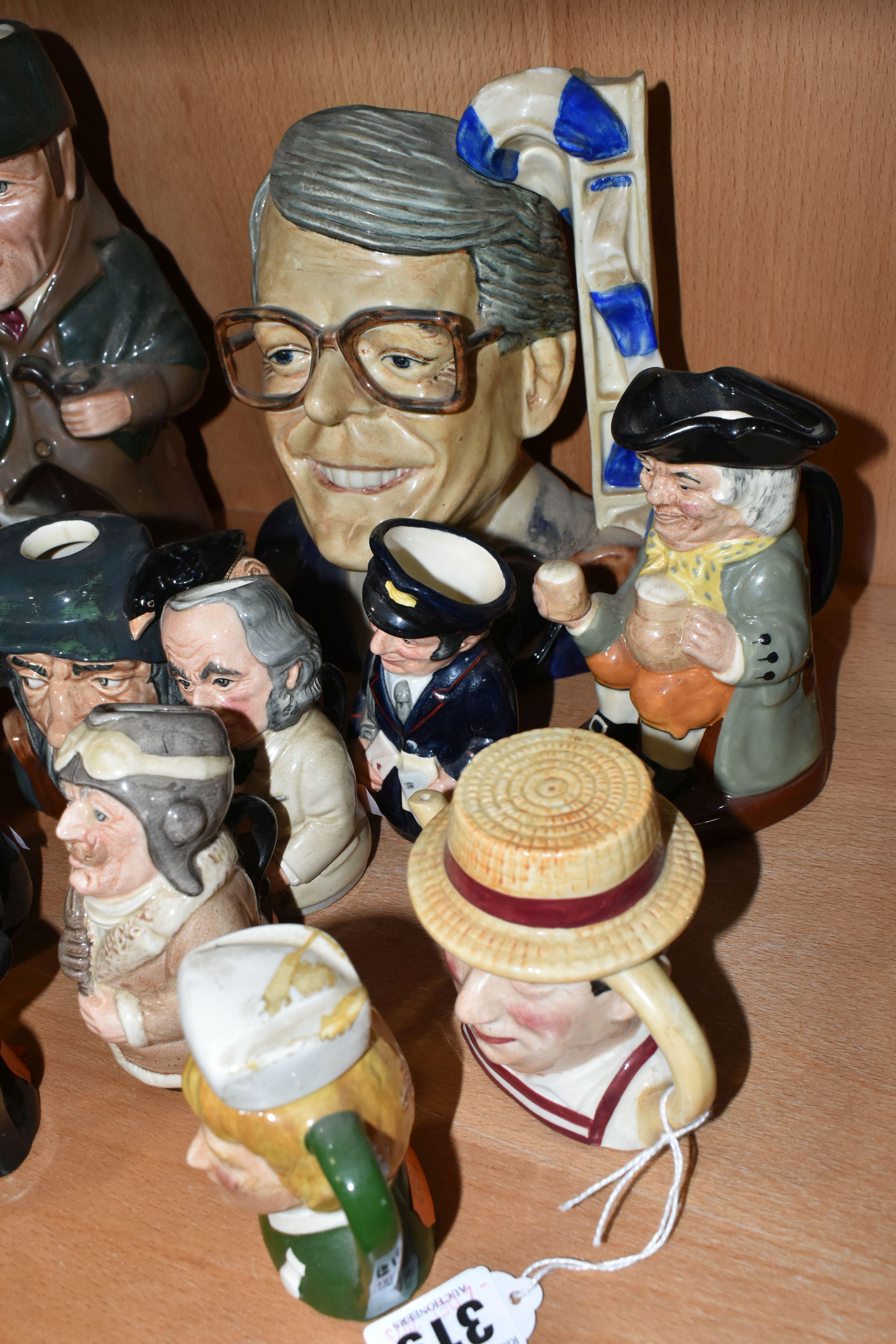 A COLLECTION OF SMALL NOVELTY TEAPOTS, CHARACTER AND TOBY JUGS, fourteen pieces to include Royal - Image 3 of 7