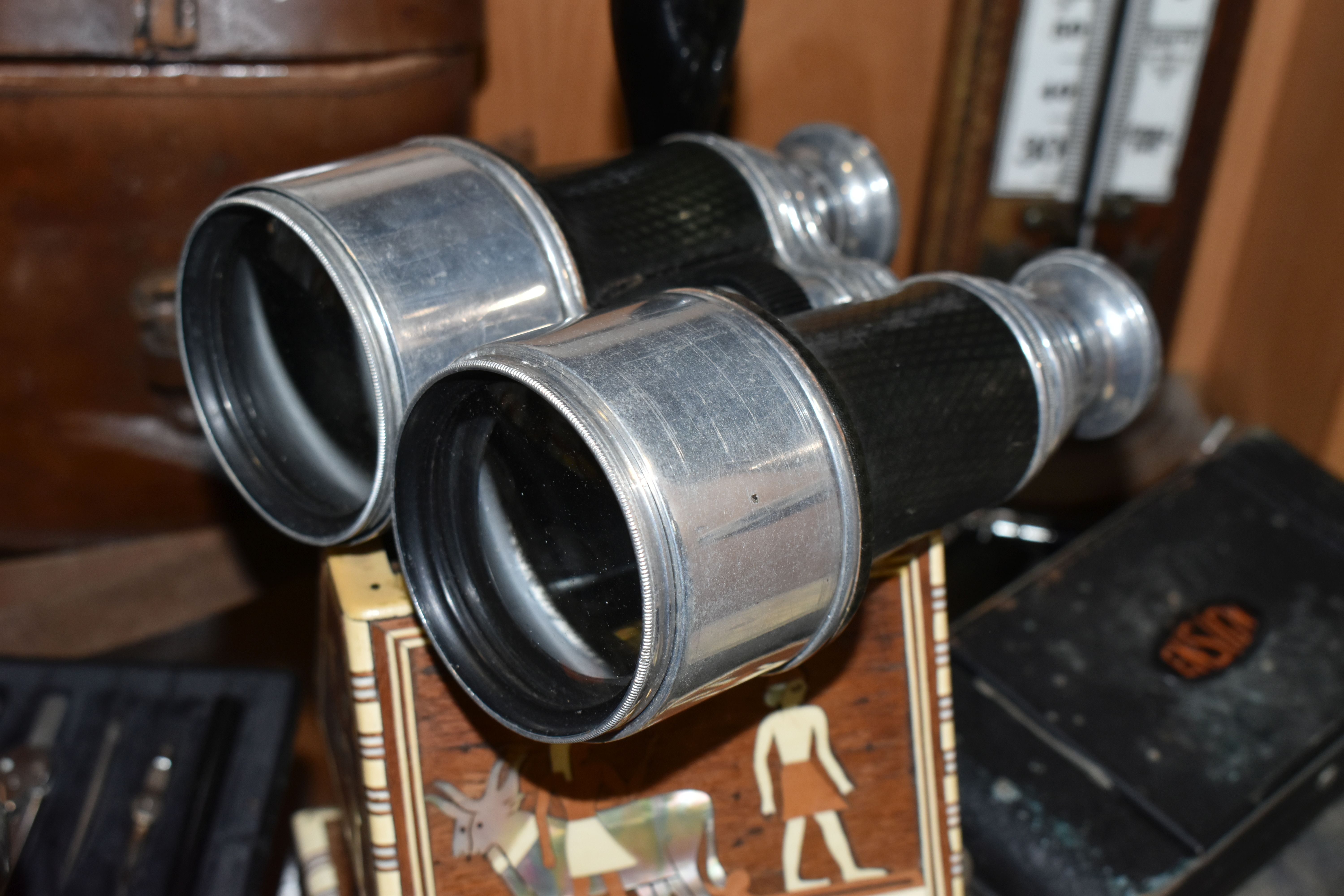 A GROUP OF LATE 19TH/EARLY 20TH CENTURY TREEN AND BINOCULARS, comprising an ebony 'Egg' sock darner, - Image 10 of 11