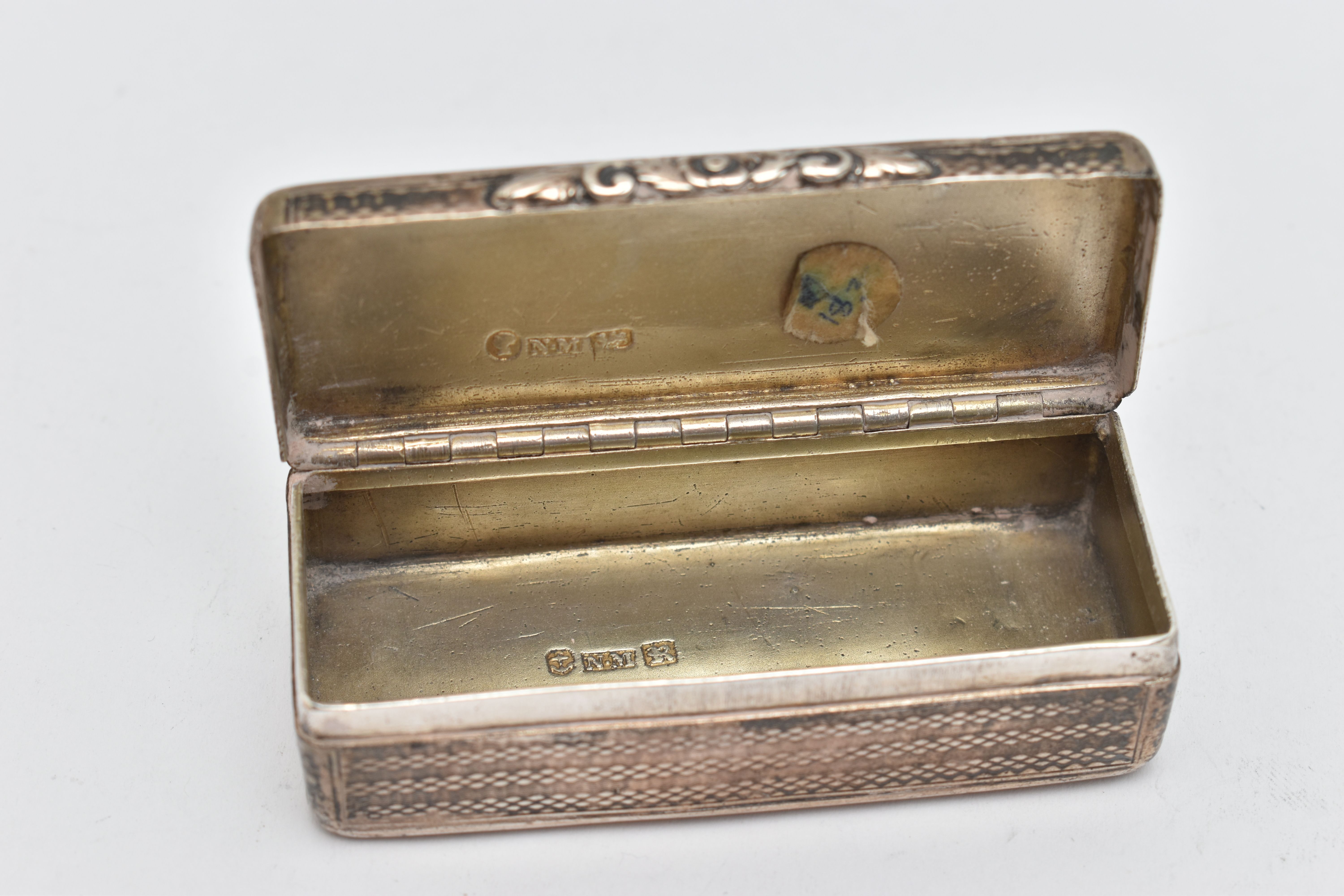 AN EARLY VICTORIAN NATHANIEL MILLS SILVER SNUFF BOX, the rectangular shape with engine turned banded - Image 2 of 4