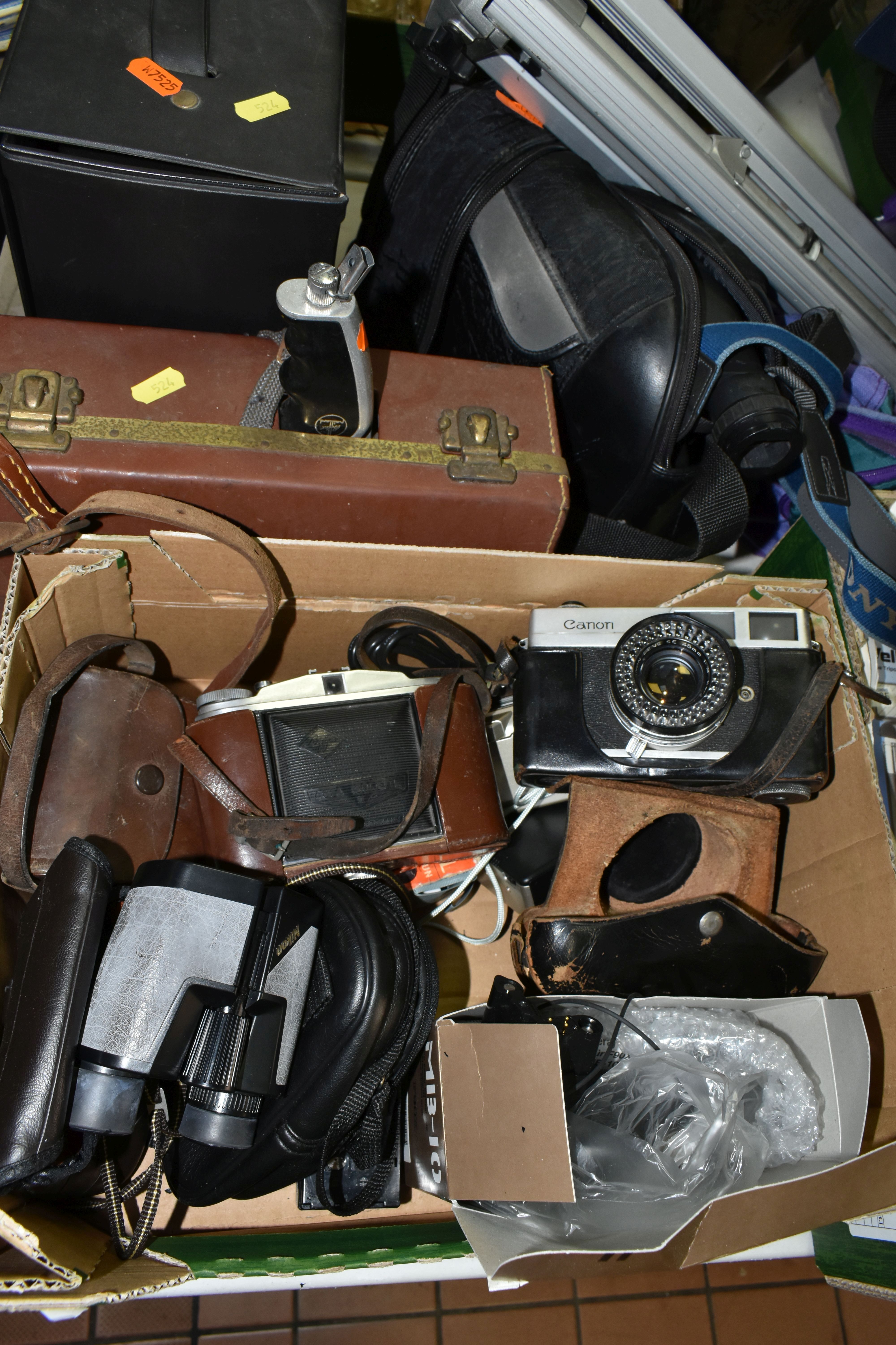 THREE BOXES AND LOOSE VINTAGE PHOTOGRAPHIC EQUIPMENT ETC, to include a Canon Canonet - dented top - Image 4 of 8