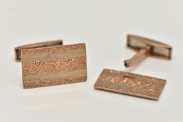 A PAIR OF 9CT GOLD CUFFLINKS, AF rectangular engine turned pattern cufflinks, with toggle