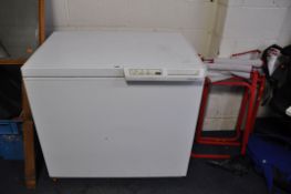 AN ELECTROLUX CHEST FREEZER width 94cm depth 71cm height 82cm (PAT pass and working at -20 degrees)
