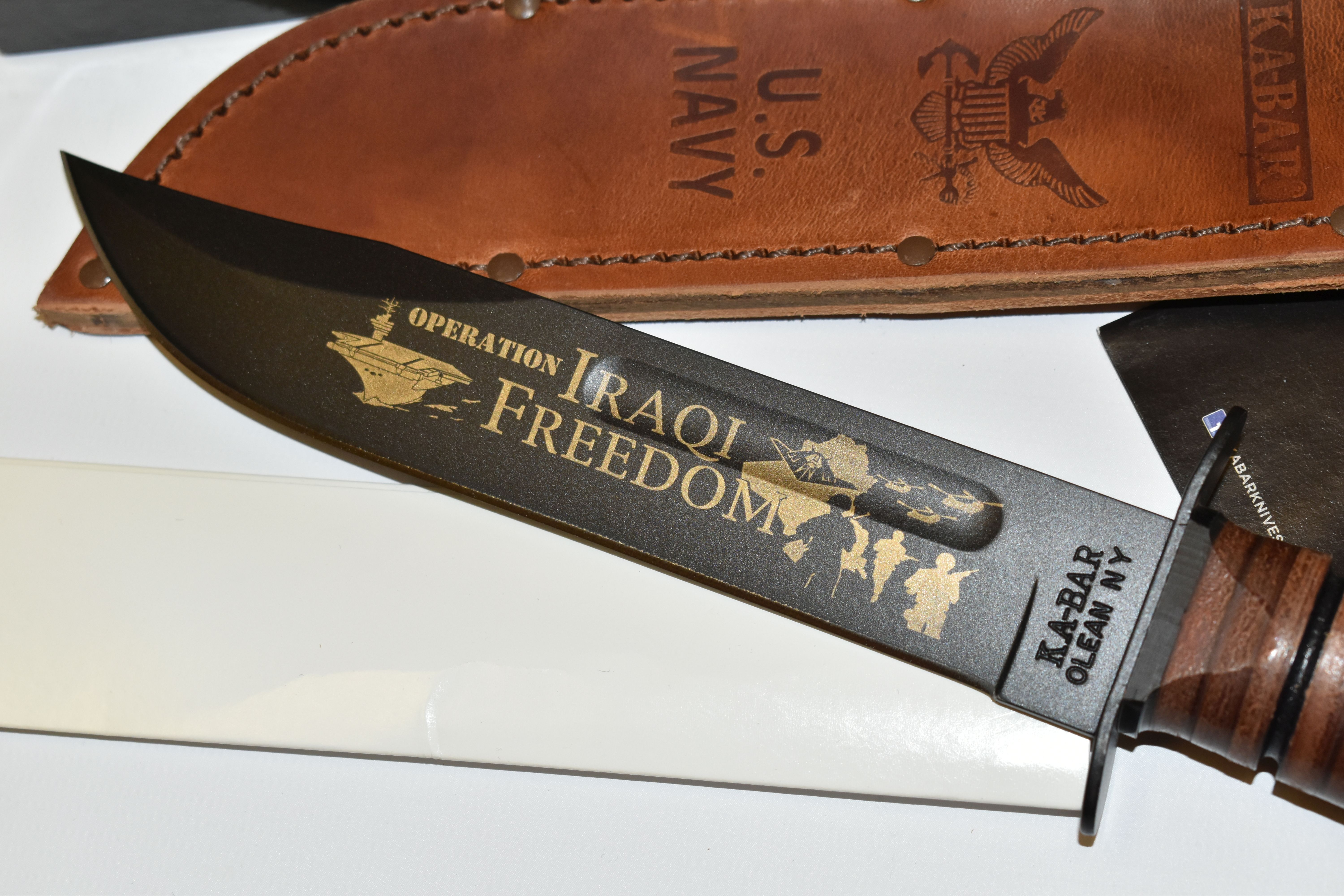 A BOXED KA-BAR US ARMY STYLE KNIFE, etched 'Operation Iraqi Freedom' blade 7'' / 18cm blade, - Image 2 of 4