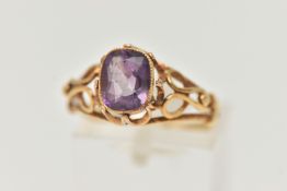 A YELLOW METAL AMETHYST RING, a rectangular cut amethyst collet set with milgrain detail, leading on